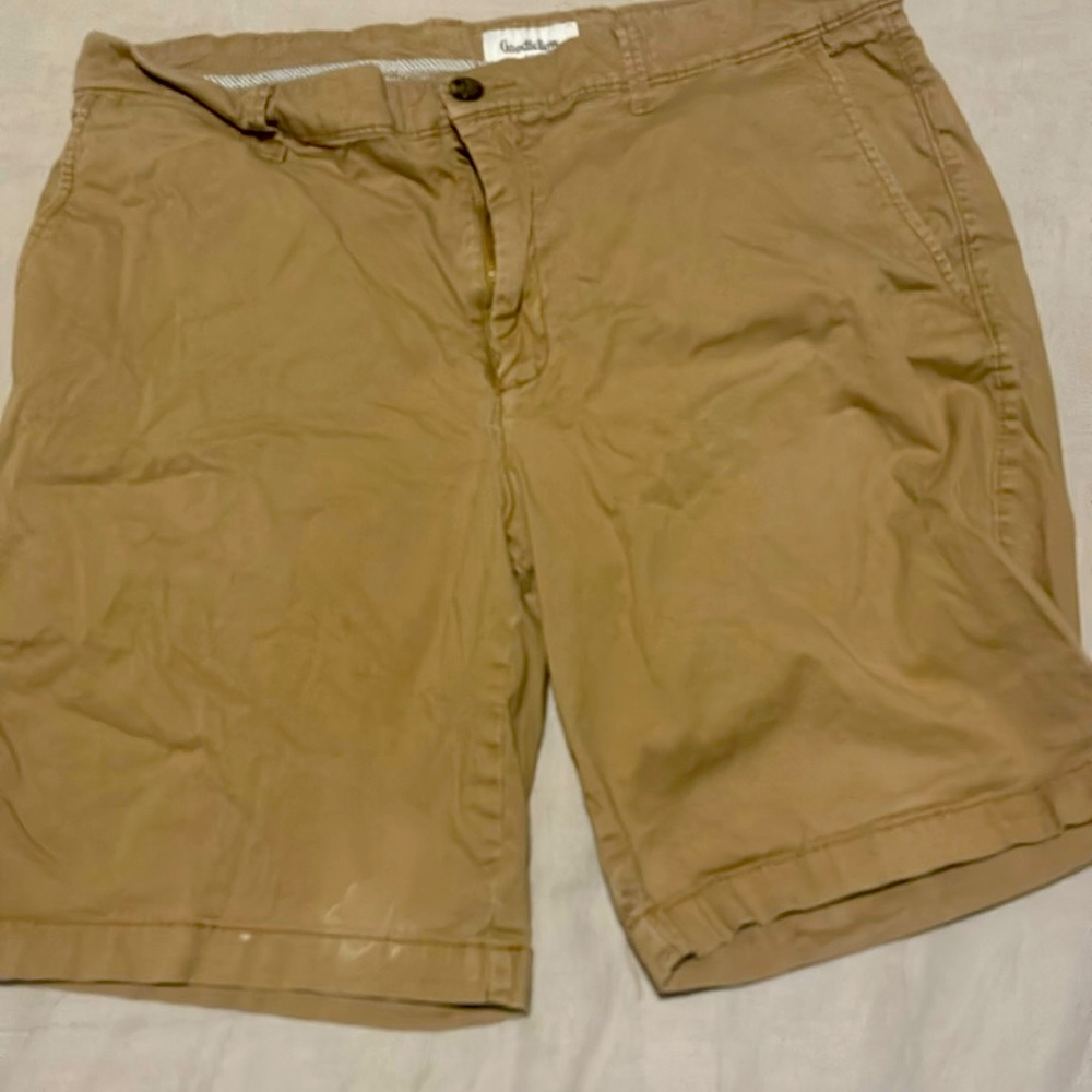 Good Fellow
Dress caches
Brown